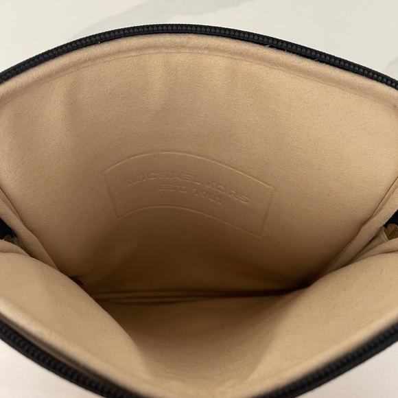 MK Michael Kors 12inch IPad Case - Picture 3 of 8